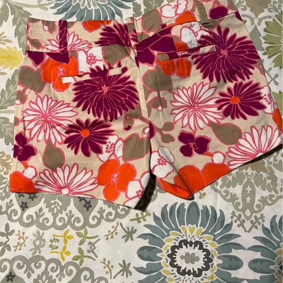 Ann Taylor Signature Short - Picture 2 of 3
